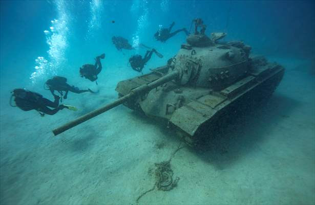 45 tonluk tank su altında dalış turizmine hizmet ediyor