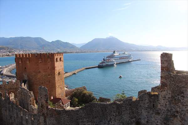 Alanya'ya İki Kruvaziyerle 1132 Yolcu Geldi