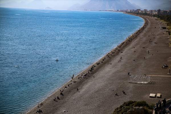 Antalya Sahillerinde Yeni Yılın İlk Günü Yoğunluk Yaşandı