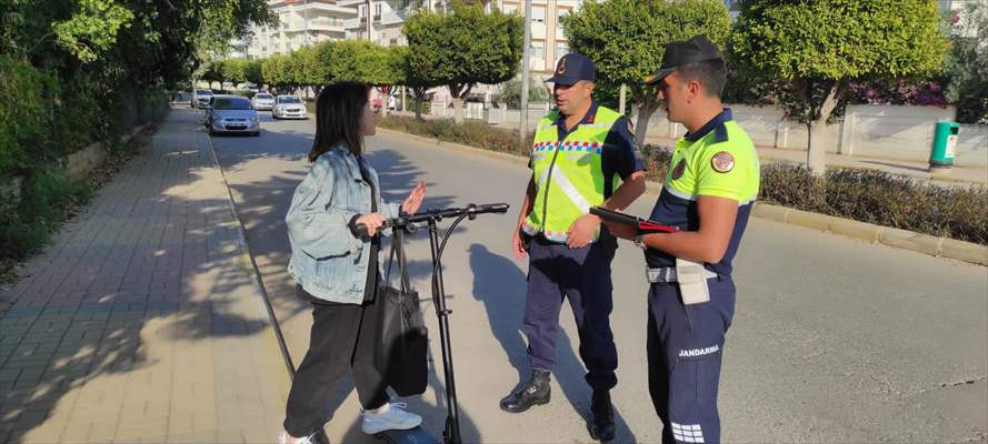 Antalya'da 240 skuter sürücüsü denetlendi
