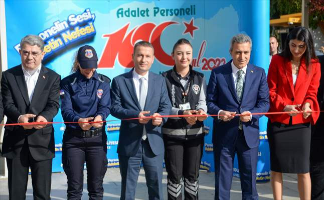 Antalya'da adliye çalışanları resim sergisi açtı