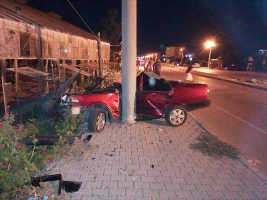 Antalya'da ciple otomobilin çarpıştığı kazada bir kişi öldü, 6 kişi yaralandı