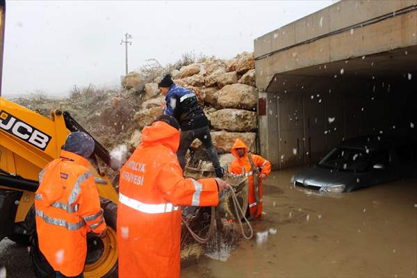 Antalya'da İtfaiye Ekiplerince 164 Su Baskınına Müdahale Edildi