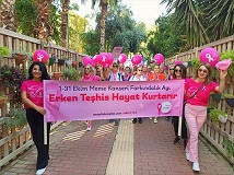 Antalya'da meme kanseri farkındalığı için yürüyüş düzenlendi