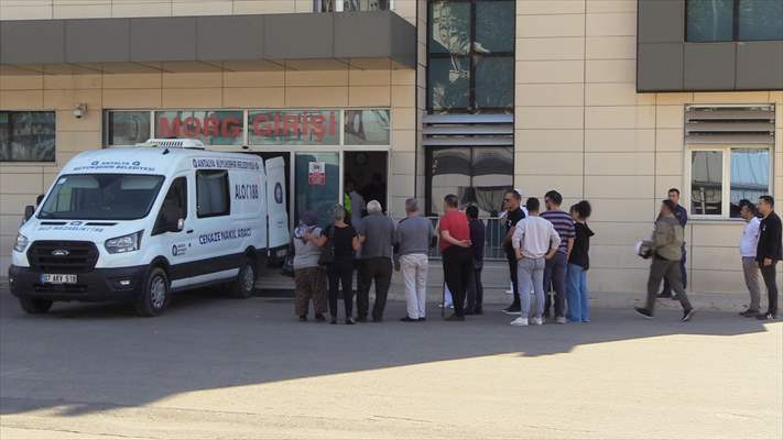 Antalya'da otomobilin devrilmesi sonucu uzman çavuş baba ile bebeği öldü, anne yaralandı