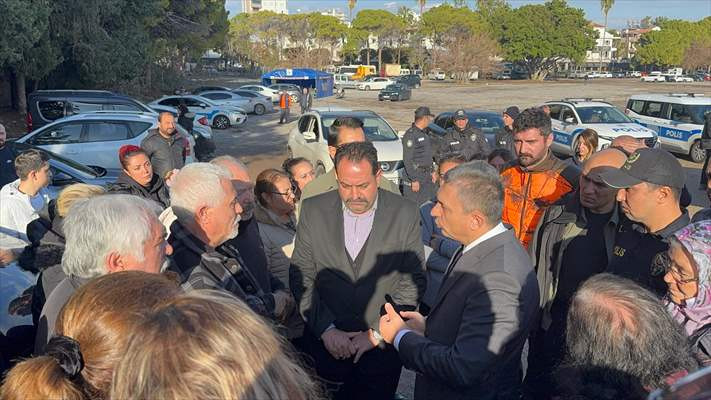 Antalya'da Otomobille Falezlerden Denize Düşen Genci Arama Çalışmaları Sürüyor