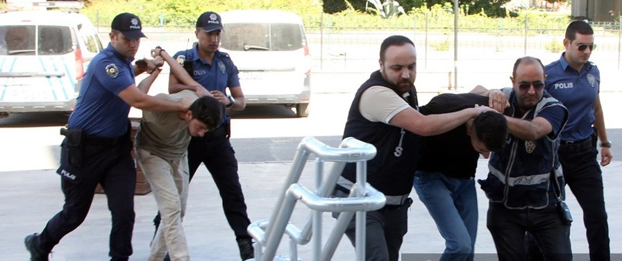 Antalya'da Polis Memuruna Silahlı Saldırının Zanlıları Tutuklandı