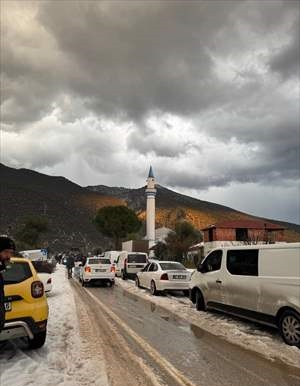 Antalya'da Sağanak Ve Dolu Etkili Oldu