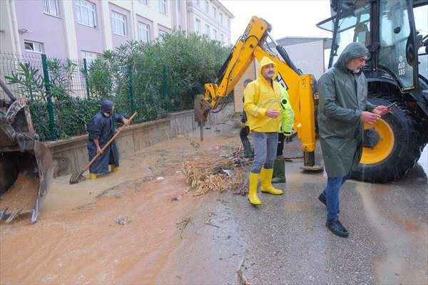 Antalya'nın Bazı İlçelerinde Sağanak Etkili Oldu