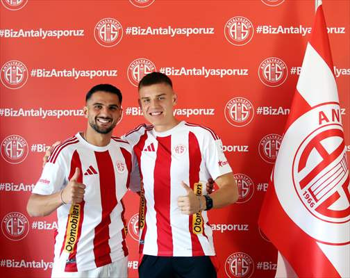 Antalyaspor, Petrusenko ile Abdurrahim Dursun için imza töreni düzenledi