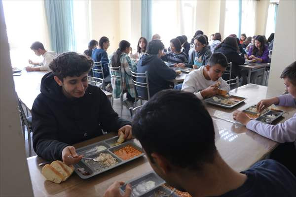 Burdur'da 7 bin 585 öğrenciye ücretsiz yemek hizmeti sunuluyor