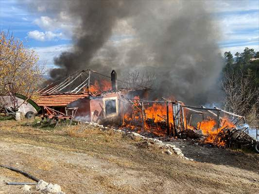 Burdur'da Yangın Çıkan Müstakil Evin Sahibi Yaralandı