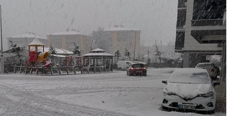 Isparta ve Burdur'da Kar Yağışı Etkili Oldu