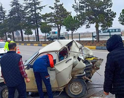 Isparta'da Kamyonetle Otomobilin Çarpıştığı Kazada 1 Kişi Öldü