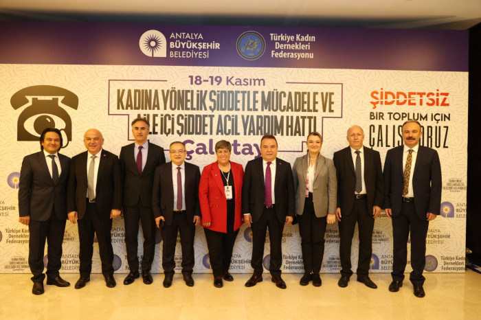 Antalya'da "Kadına Yönelik Şiddetle Mücadele ve Acil Yardım Hattı Çalıştayı" düzenlendi