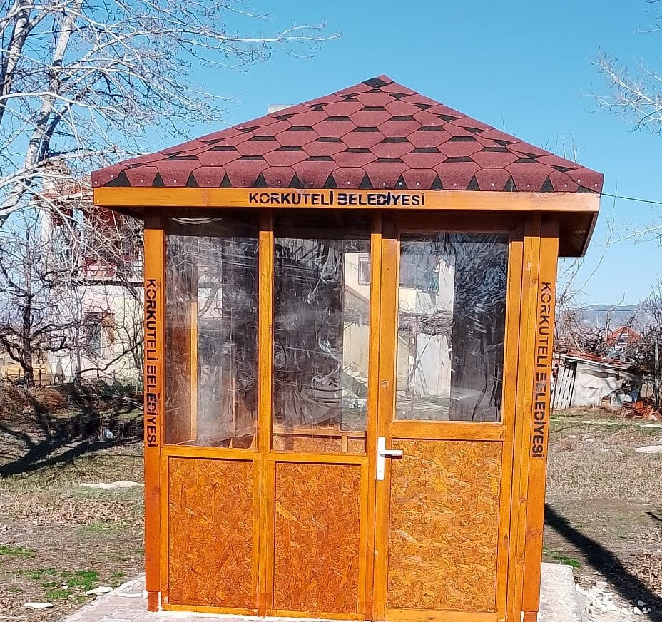 Korkuteli Belediyesi'nden Öğrencilere Yeni Otobüs Durağı