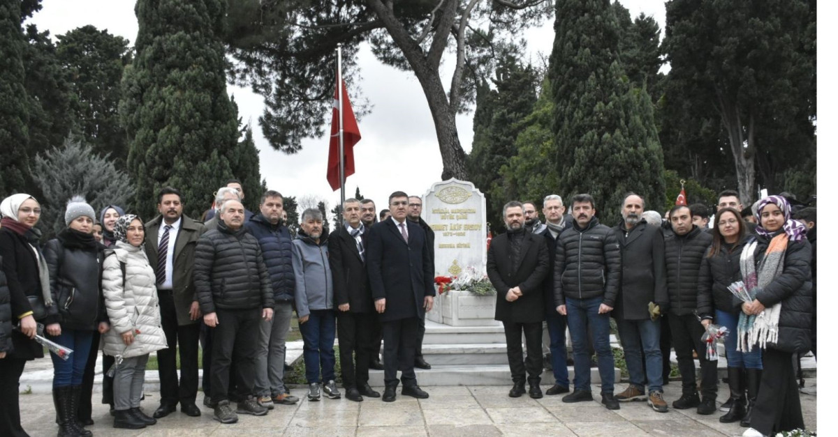 Mehmet Âkif Ersoy Kabri Başında Dualarla Anıldı