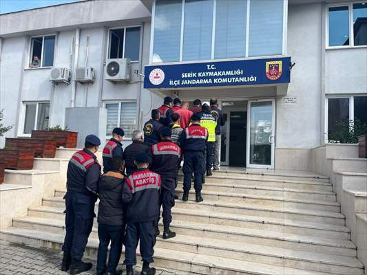 Serik'te Çeşitli Suçlardan Yaklanan 14 Şüpheliden 11'i Tutuklandı