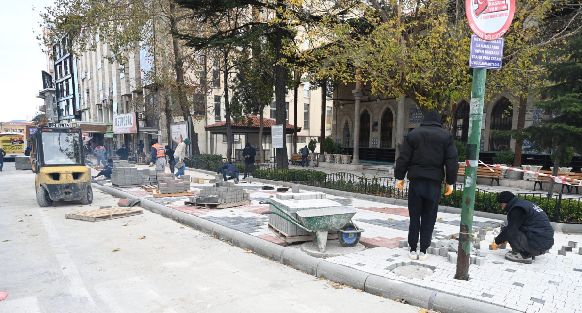 Tuhafiyeciler Sitesi ve Kavaklı Camii Önündeki Kaldırım Yenileniyor